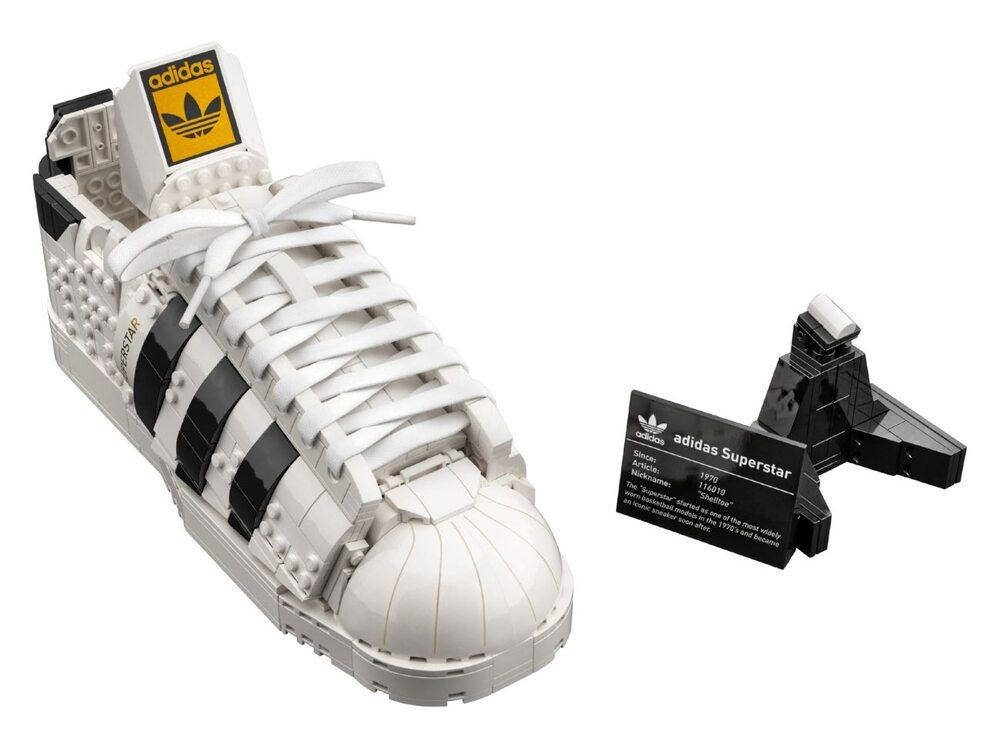 

Блоковий конструктор LEGO Adidas Originals Superstar