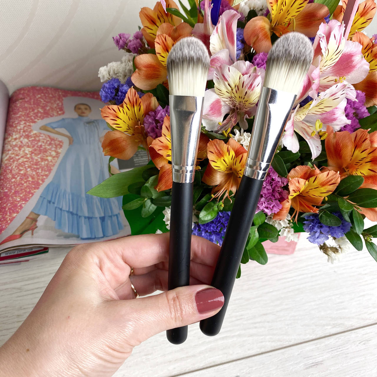 

Кисть для нанесения тональных основ, консилера