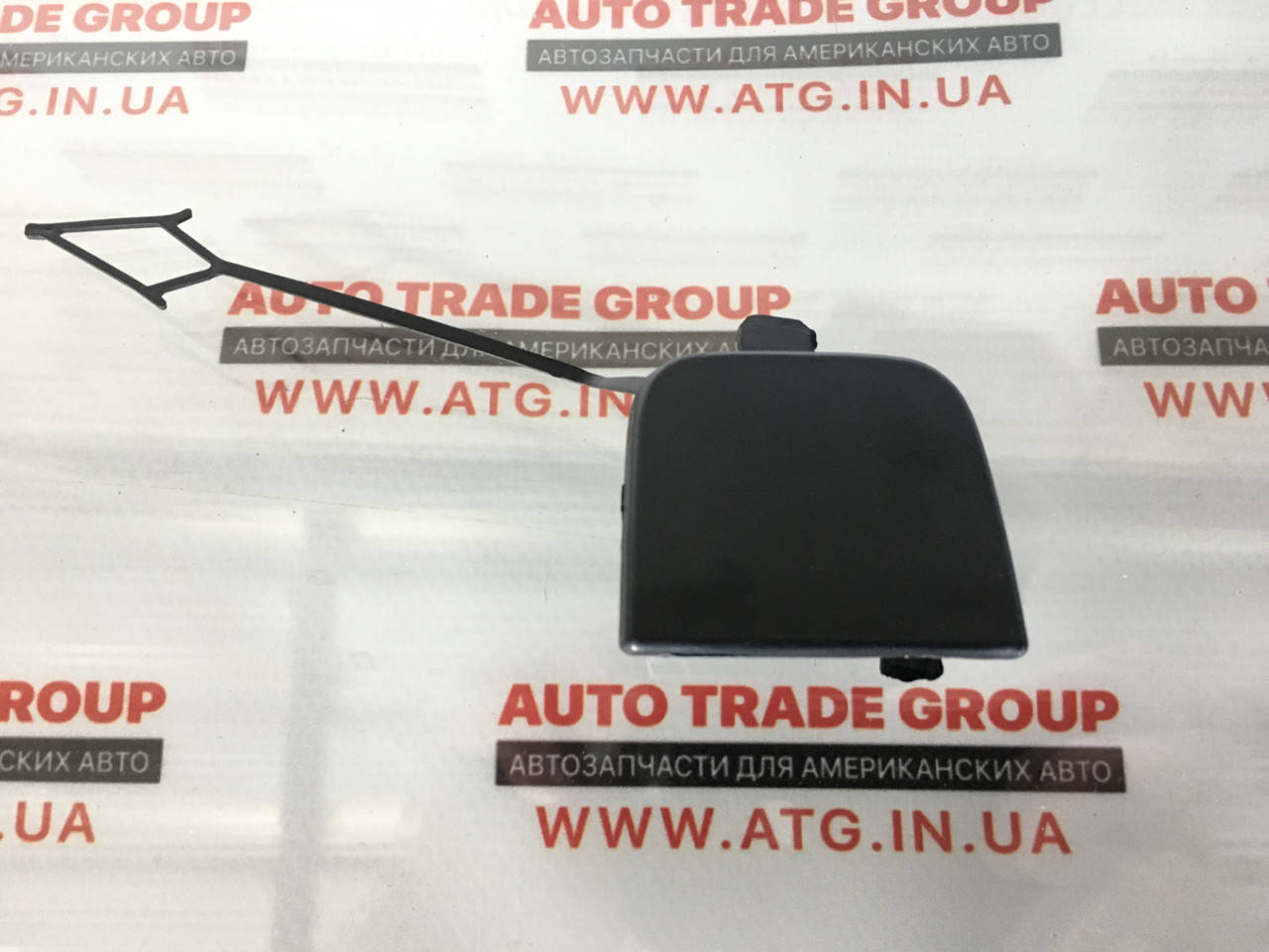 

Заглушка заднего бампера (под крюк) VW Passat 12-15 новый OEM 3C8807441A