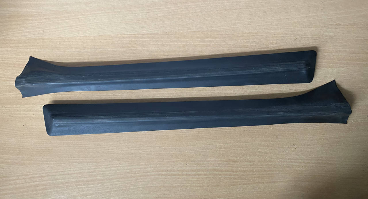 

Уплотнитель накладка средней стойки правый Opel Zafira B 2005-2001 код 13131953