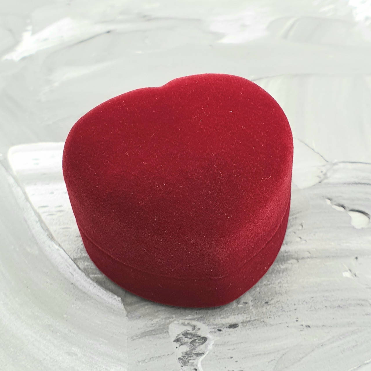 

Футляр Сердце для колец-серег 32267 бордовый бархат размер 5х4.5х3см.5 см