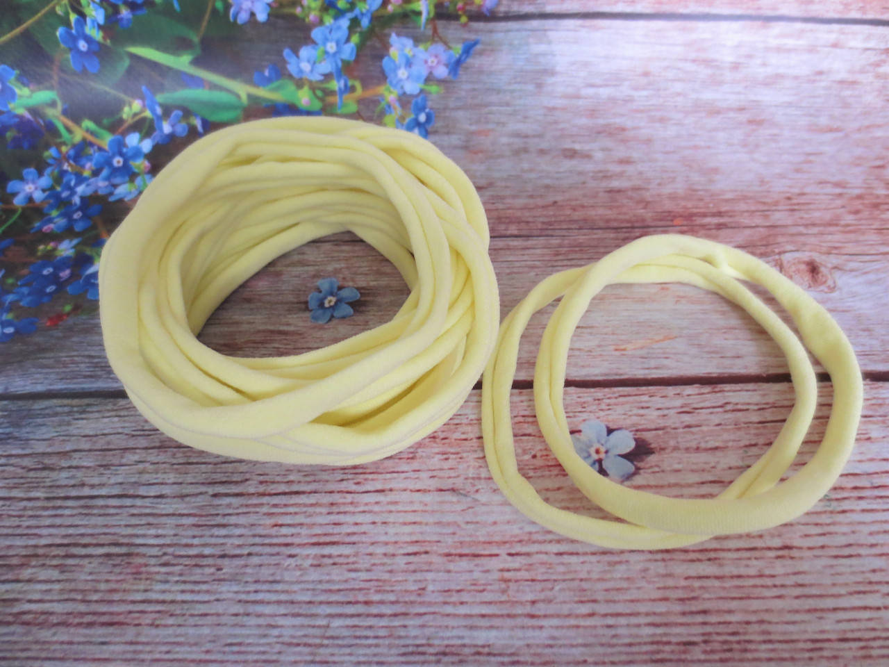 

Повязка бесшовная эластичная , цвет ЛИМОННЫЙ