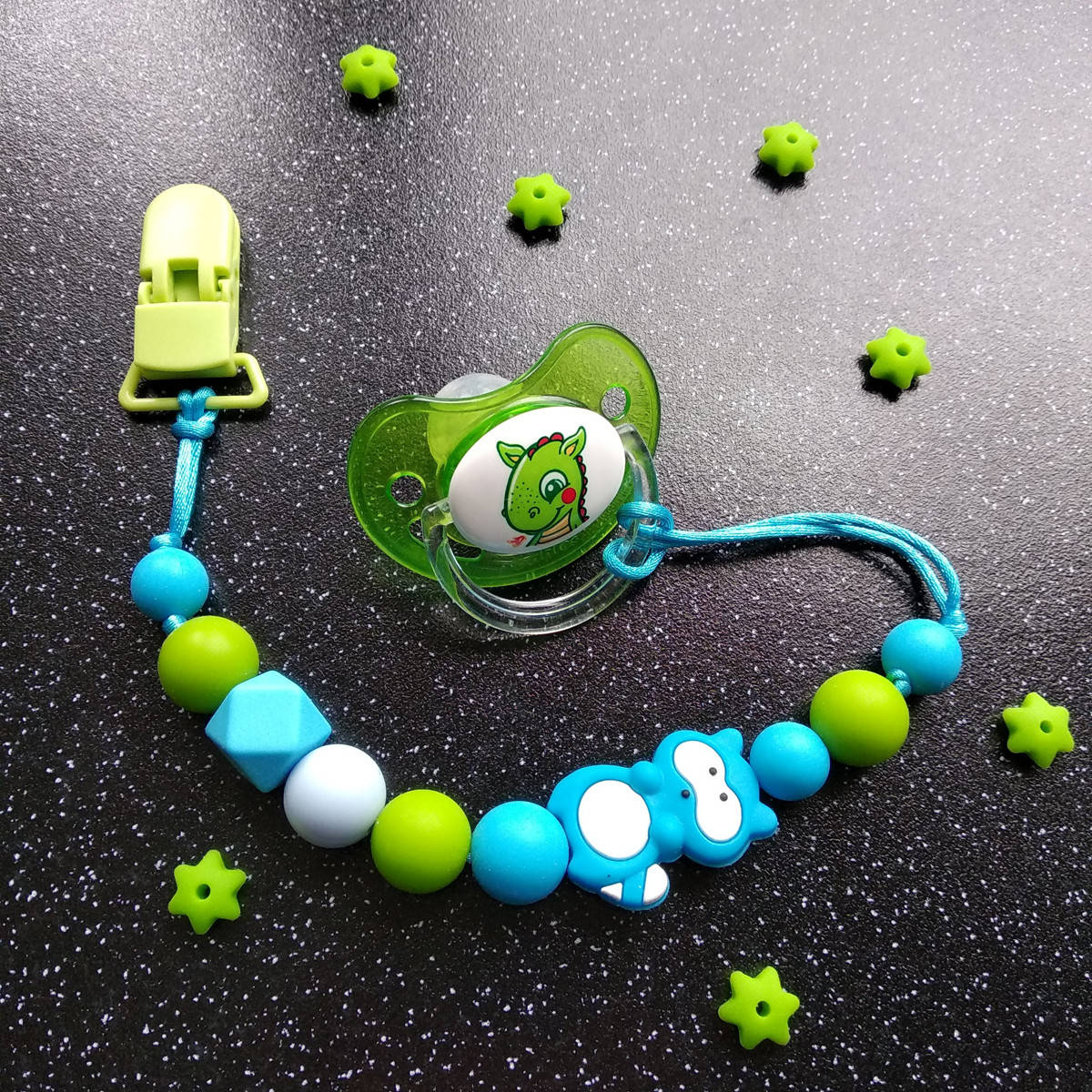 

Cиликоновый держатель для соски-пустышки Ярмирина "Лазурный Енотик" для мальчика, в голубой гамме