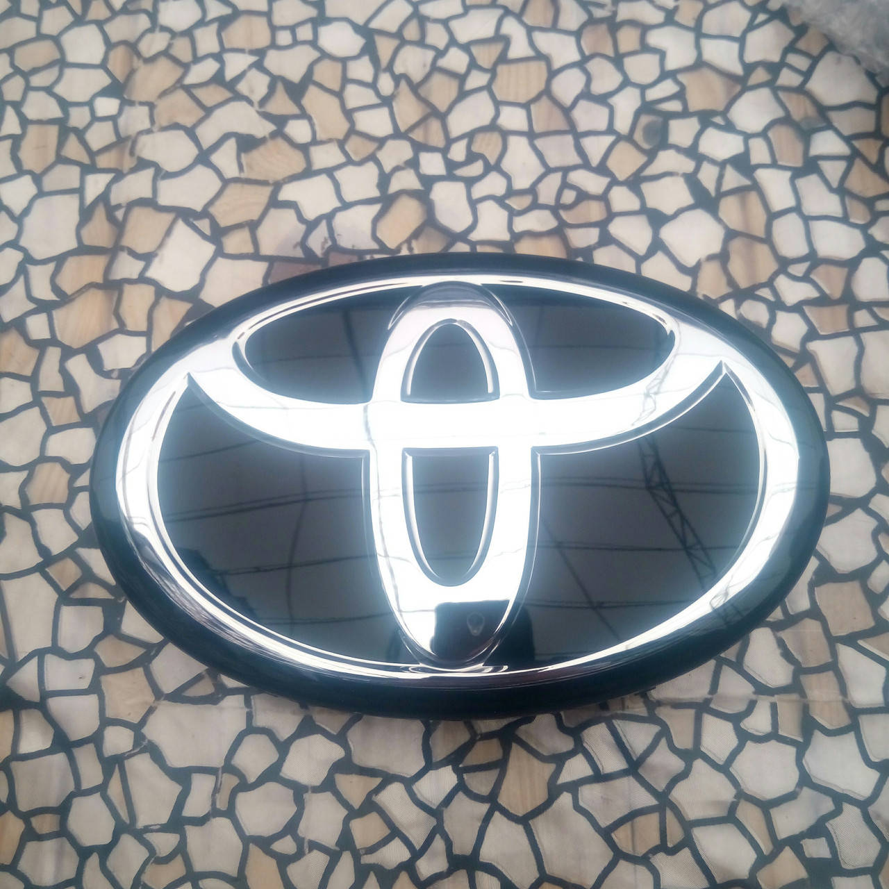 

Эмблема - значок Toyota под стеклом 160-108 мм