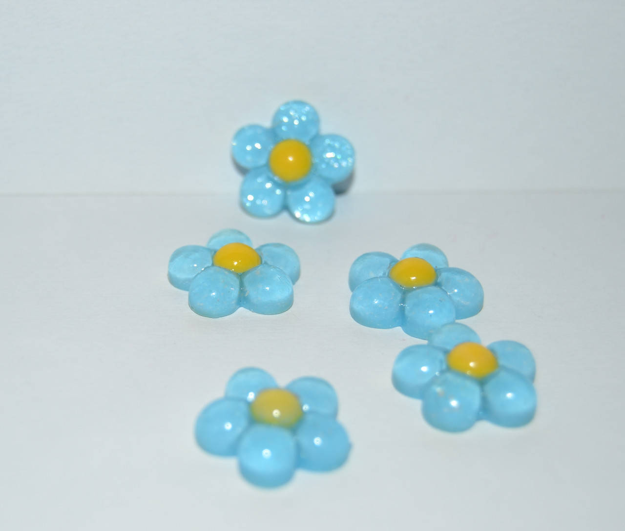 

Серединка Квіточка, пластик, 1,8см, колір- голубий