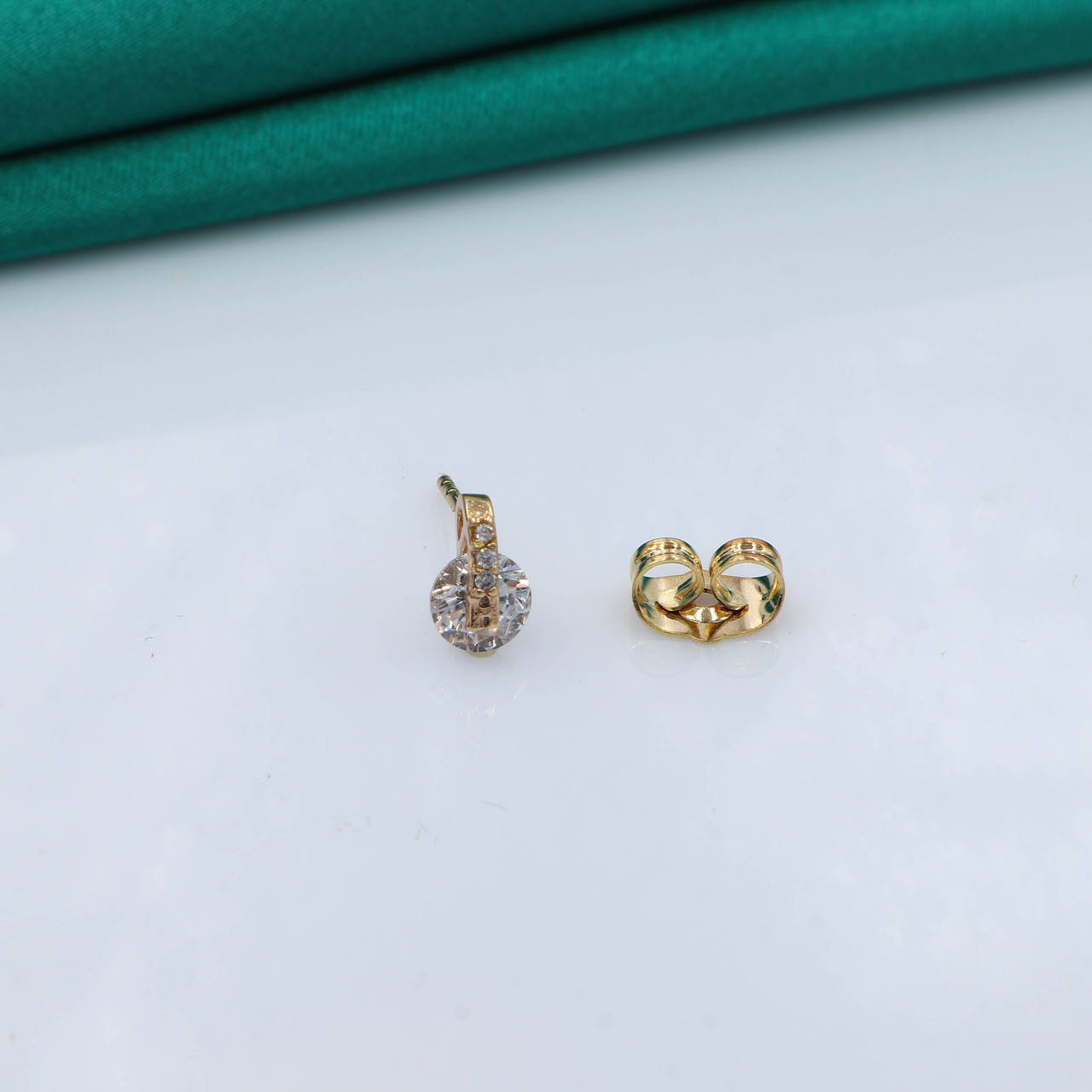 

Сережка гвоздик, Мерцающий цирконий, позолота Xuping, 18К