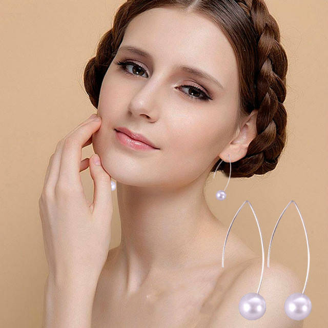 

Серебристые серьги с нежной жемчужинкой