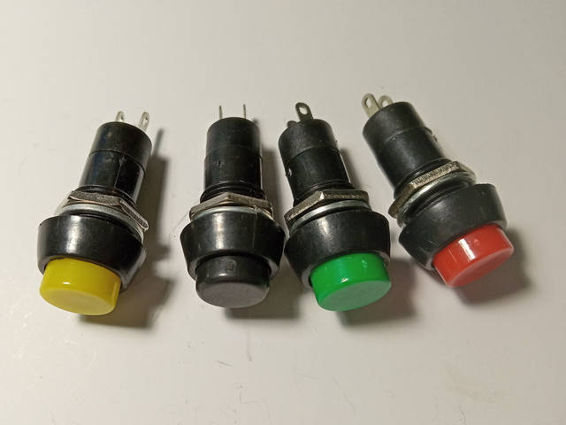 

Кнопка цветная без фиксации /