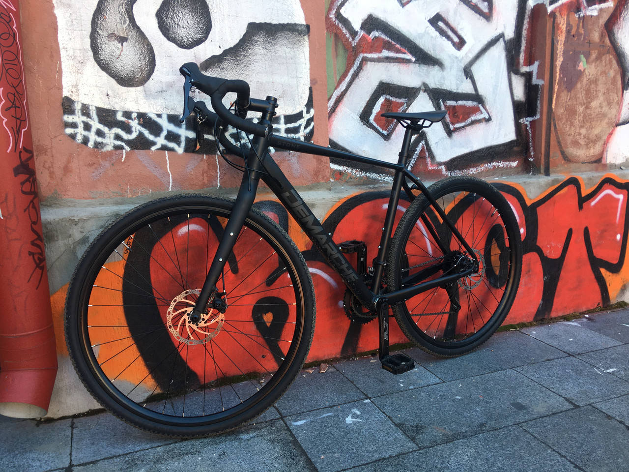 

Гравийный велосипед DeMARCHE Gravel Stone 28" SORA (рама M, 18S, 2х9) 2022, Черный