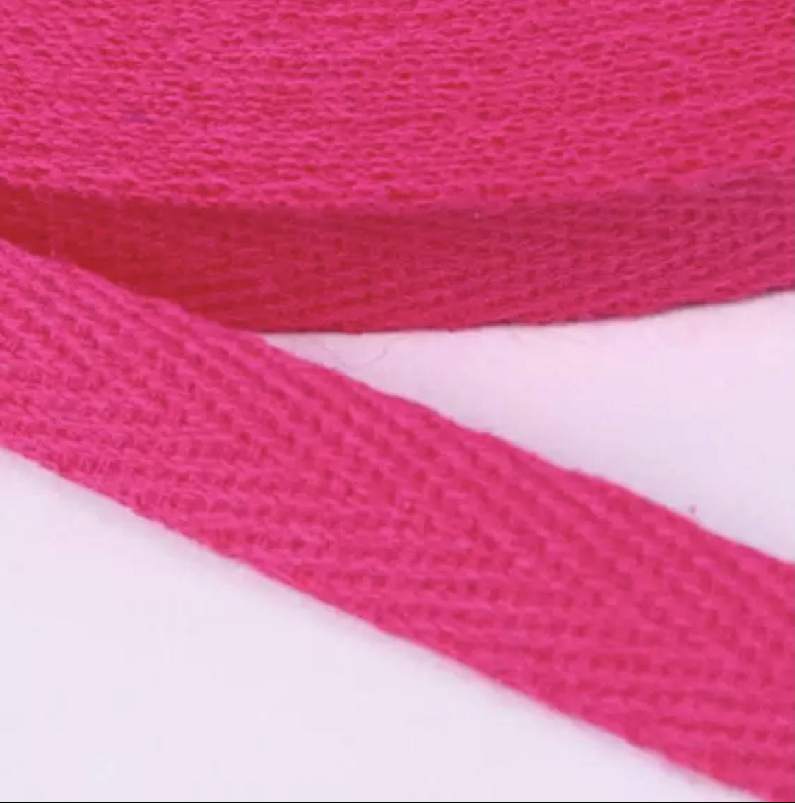 

Киперная лента Фуксия ширина 1 см для окантовки трикотажных изделий поло футболок шапок униформы регланов и