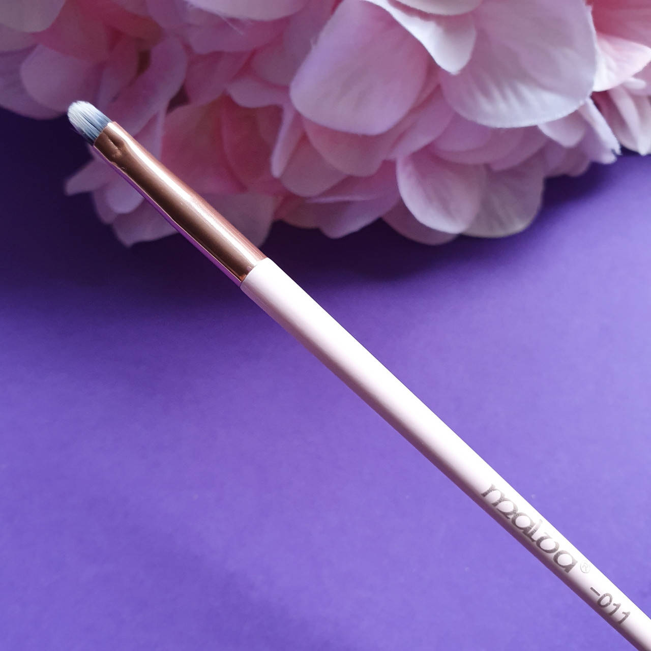 

Кисть для мелких деталей в макияже Malva М-310 №011 (контур / акценты / растушевка любой текстуры)