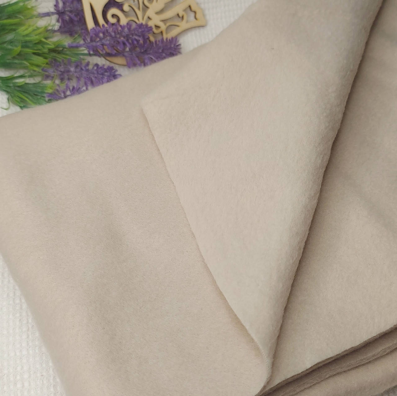 

Флис однотонный бежевого цвета 200г\м2, 45х50 см