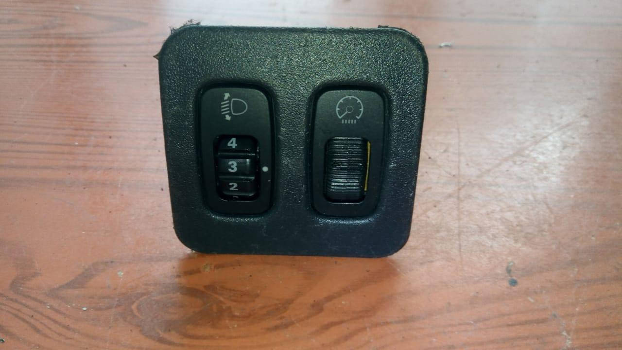 

Переключатель регулировки уровня фар MR506482 99704 Lancer 9 Mitsubishi