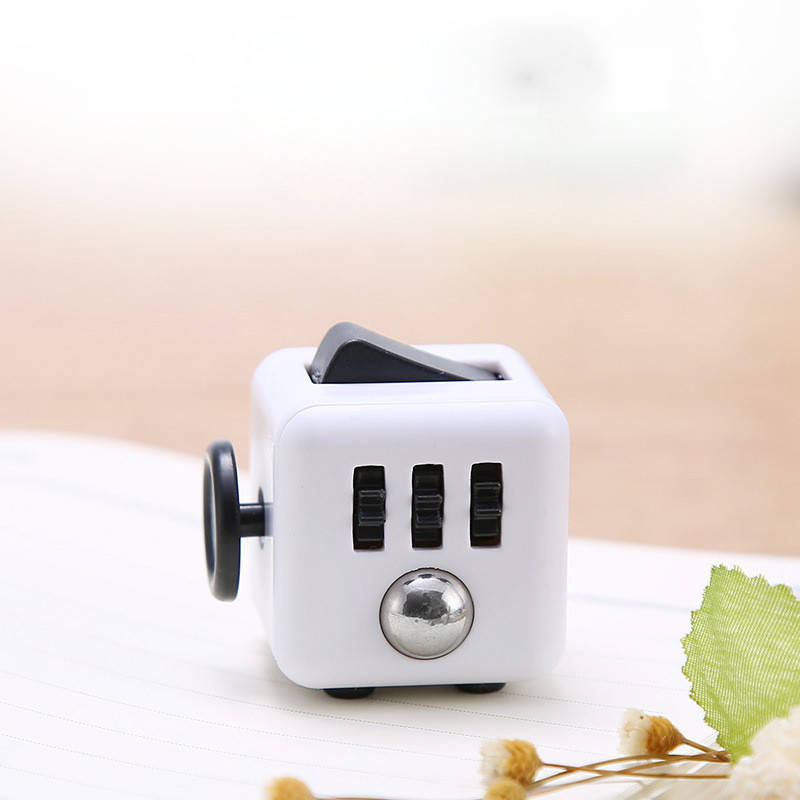 

Кубик антистресс Fidget Cube 6215 2.8х2.8 см белый с черным