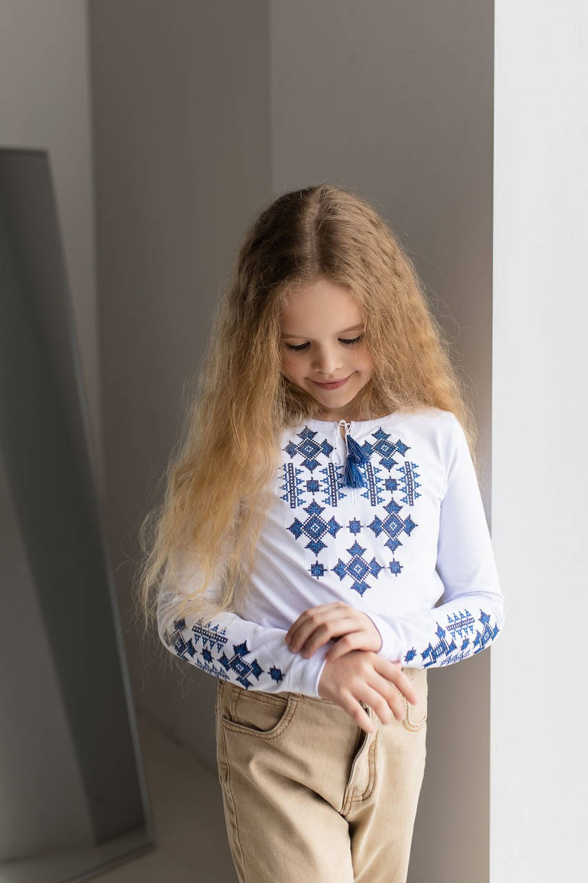 

Стильная вышиванка для девочки 146