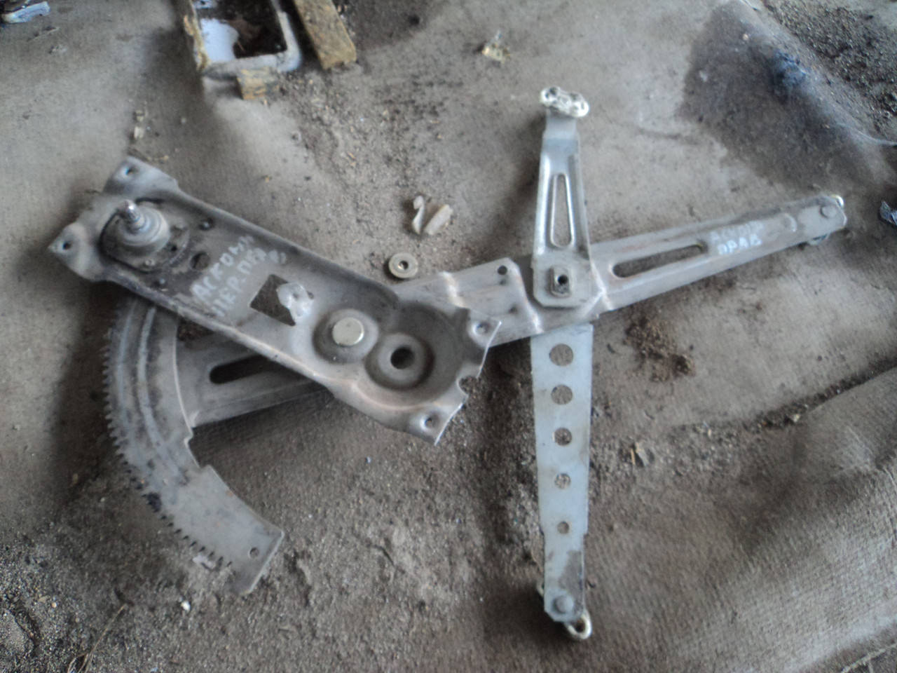 

Опель Аскона С (1981-1988) склопідйомник механічний перед правий