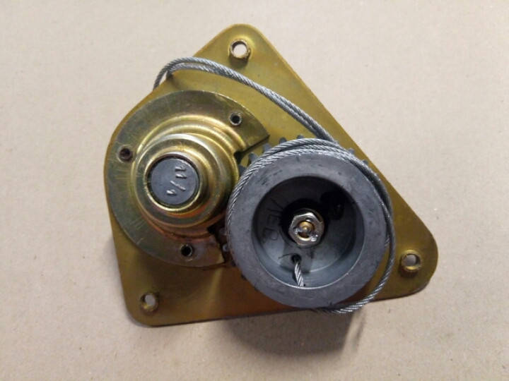 

Стеклоподъемник КрАЗ двери левый 250С-6104021