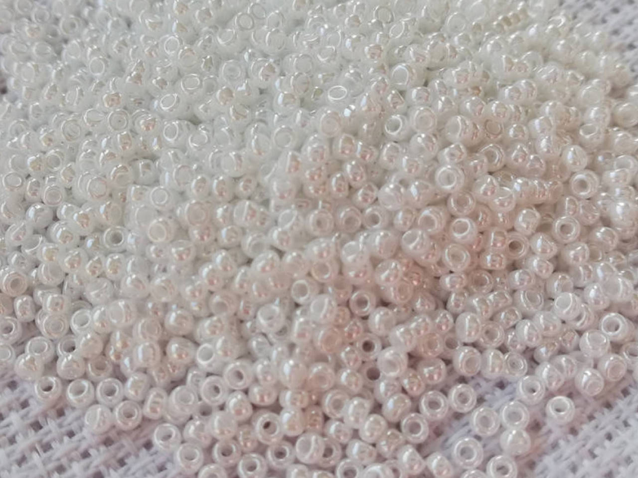 

Японський бісер Miyuki Круглий 11/0 0420 - White Pearl ceylon