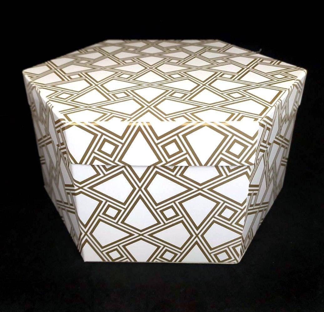 

Коробка шестигранная 17,5*10 см Біла геометрія