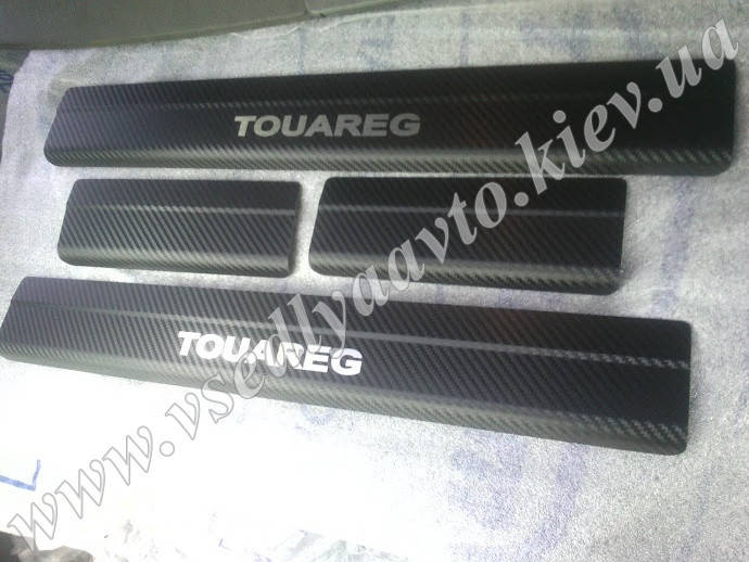 

Защита порогов - накладки на пороги Volkswagen TOUAREG 2 с 2010 (Карбон)