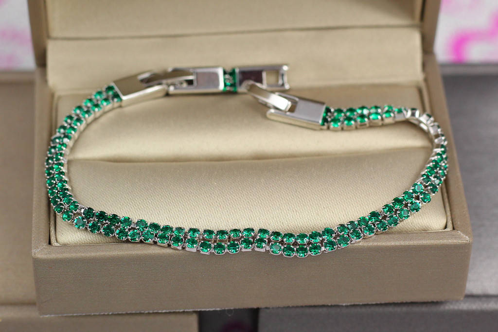 

Браслет Xuping Jewelry две дорожки с зелеными камнями 19 см 3 мм серебристый