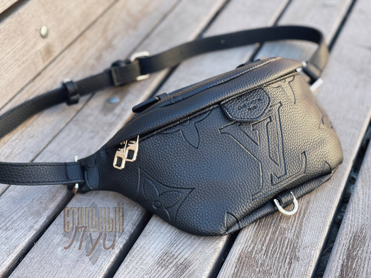 

Бананка мужская черная кожаная Louis Vuitton Луи Витон, Черный