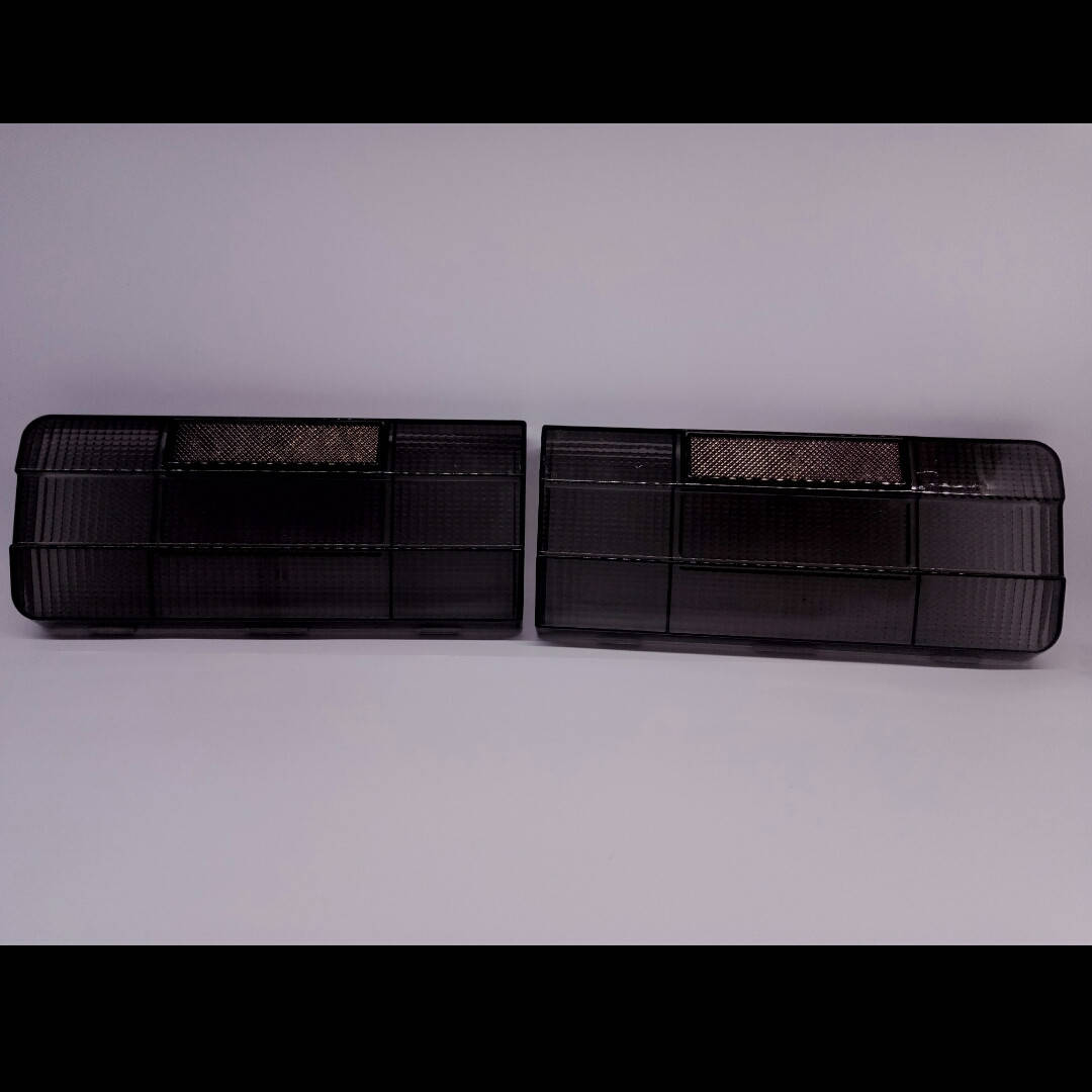 

Рассеиватель заднего фонаря ВАЗ 2106 Нива 2121 чёрный комплект