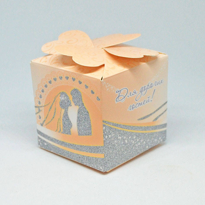 

Бонбоньерка для конфет "Молодожёны"