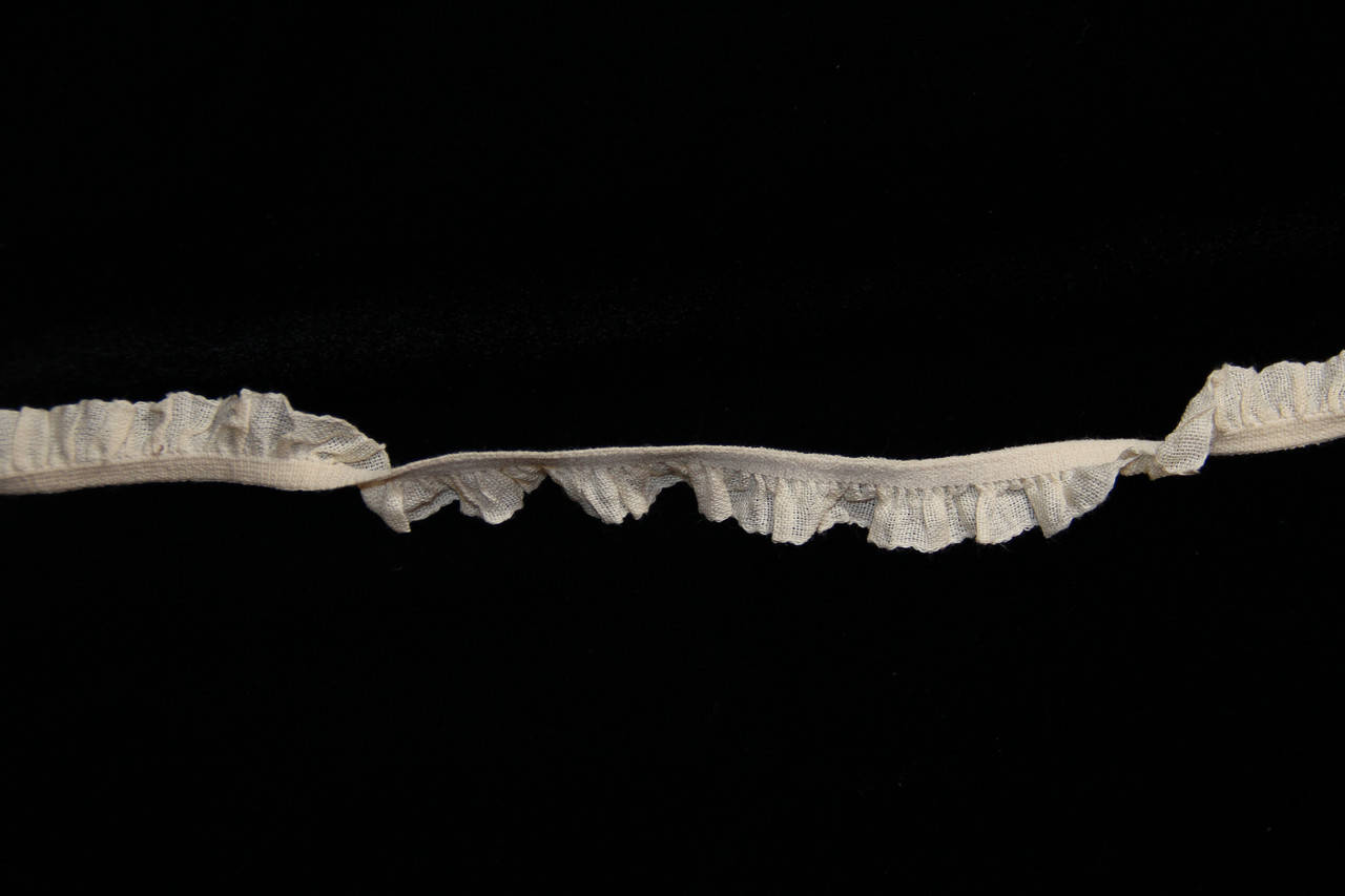 

Резинка льняная с рюшами, декоративная, ширина 15 мм. №0016, Молоко