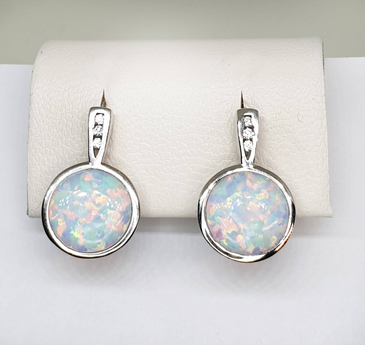 

Сережки серебряные с белым опалом и кубическим цирконием 3,72 г
