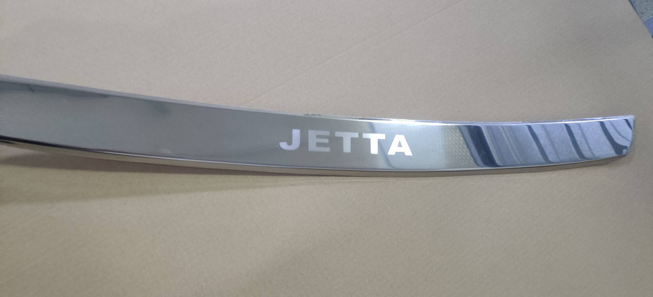 

Накладка на задний бампер volkswagen jetta (фольксваген джетта), с логотипом. нерж.