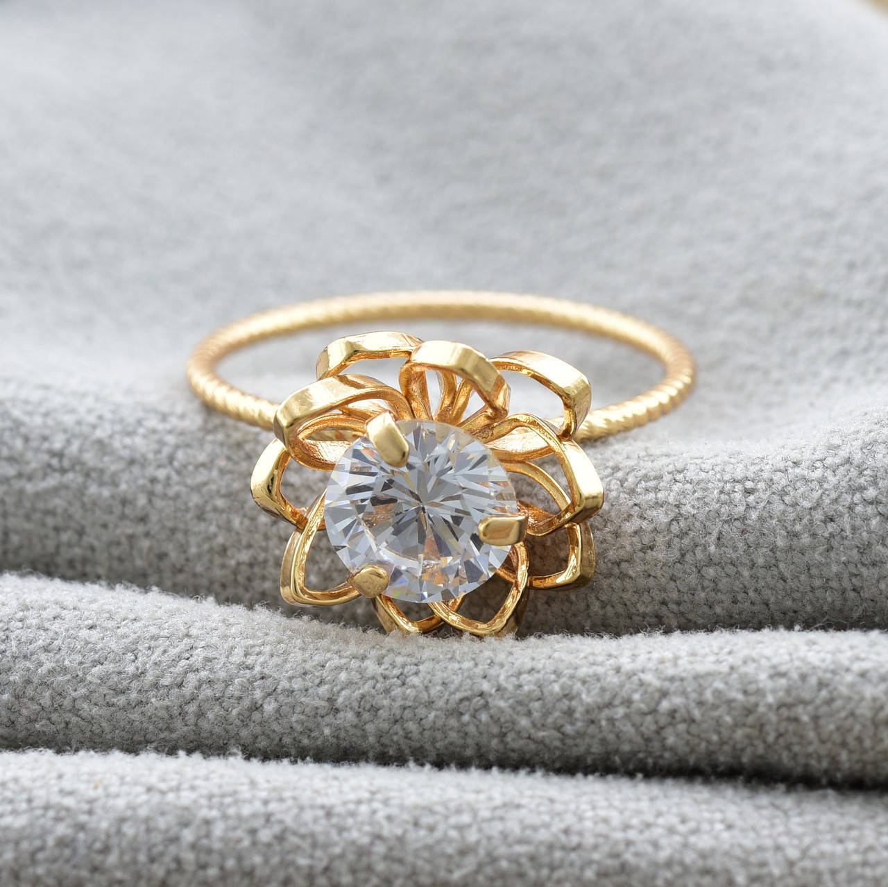 

Кольцо Xuping 15459 белый фианит позолота 18К размер 20