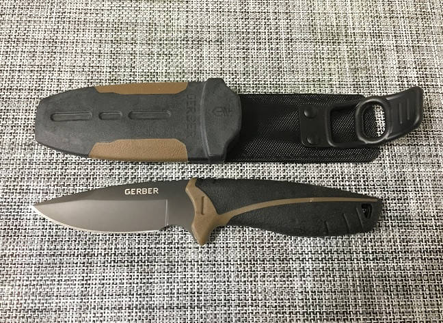

Нож с чехлом Gerber АК-204 для охоты и рыбалки (2_007340)