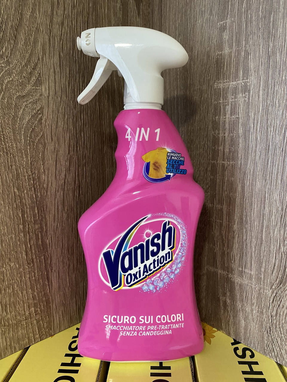 

Жидкое средство 4в1 для выведенья пятен Vanish Oxi Aetion (725 ml)