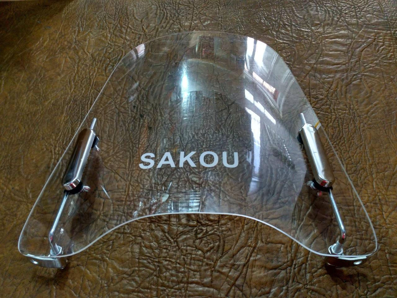 

Лобовое стекло Sakou для скутера (универсальное крепление) 45х42см, толщина 3мм