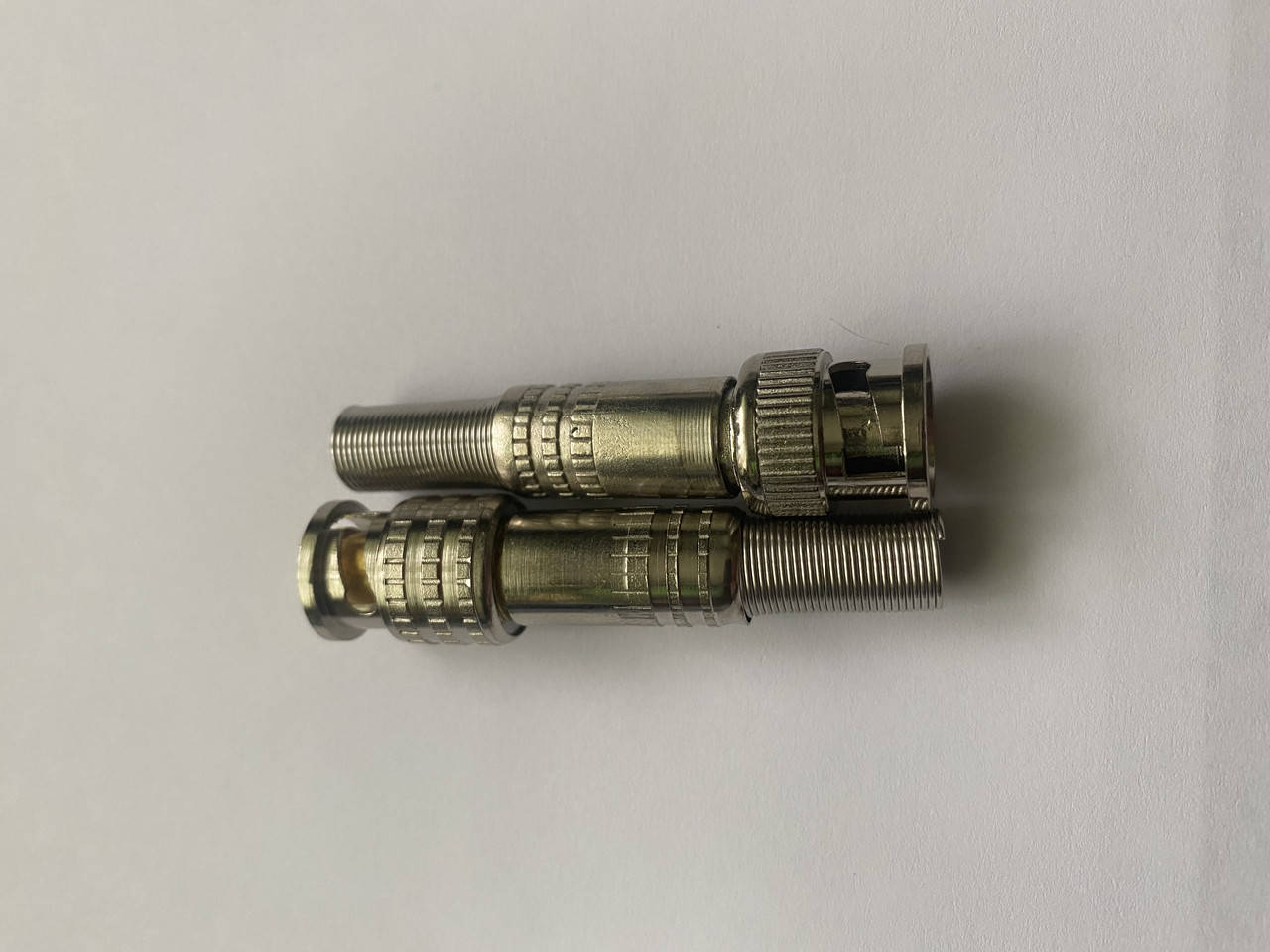 

Штекер BNC под кабель