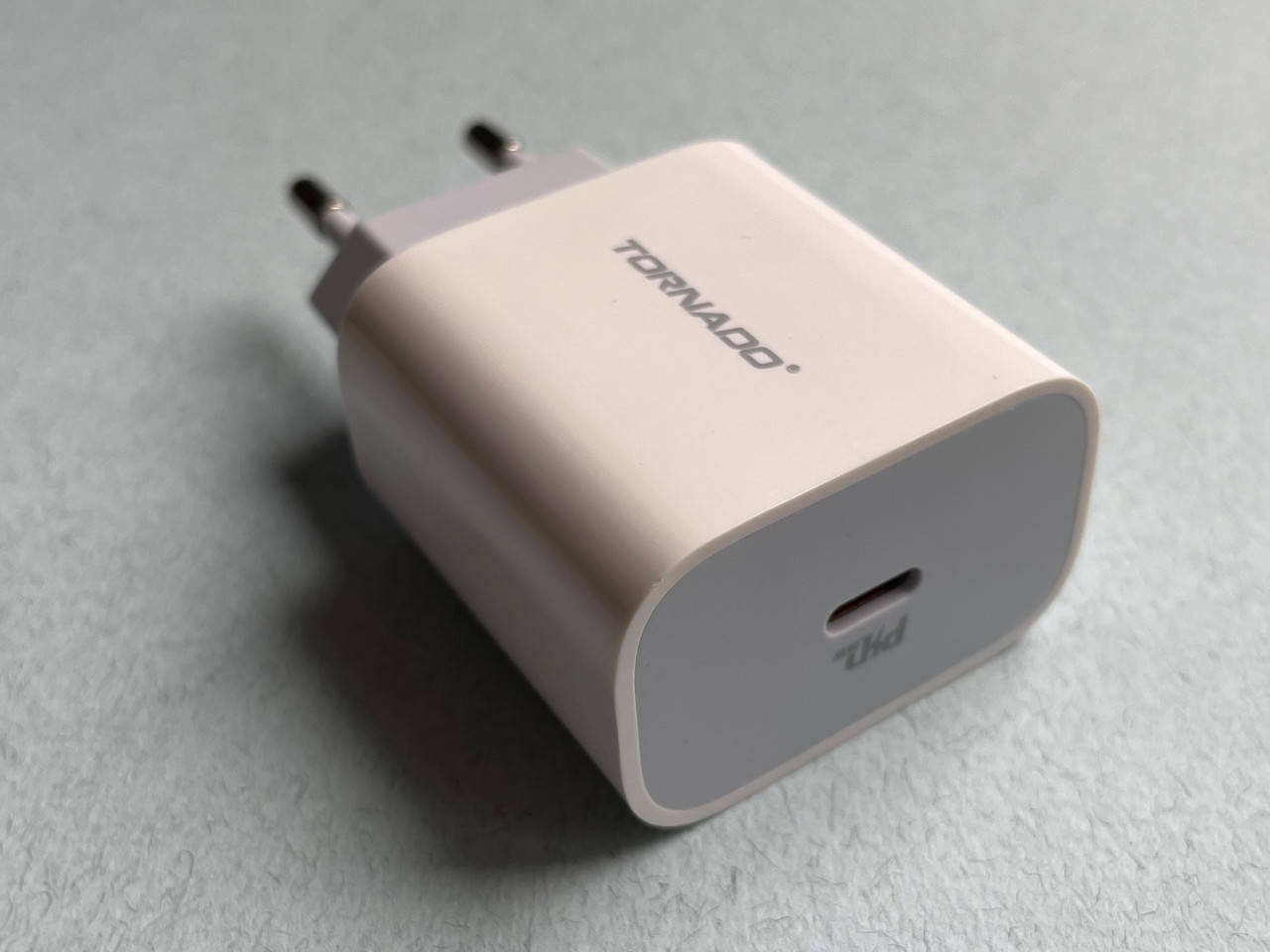 

Tornado TD-27A сетевая быстрая зарядка PD белая 20 W (USB type C), Белый