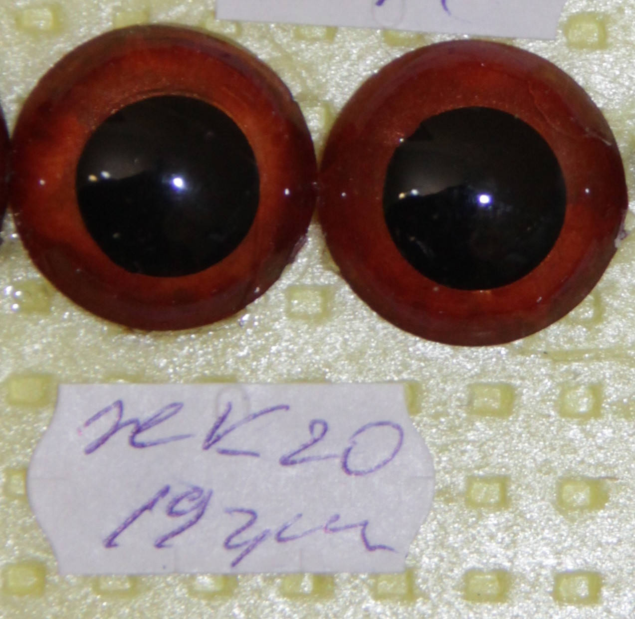 

Глазки живые, карие, для мягких игрушек, без лучиков, d 20 мм, №А24 .
