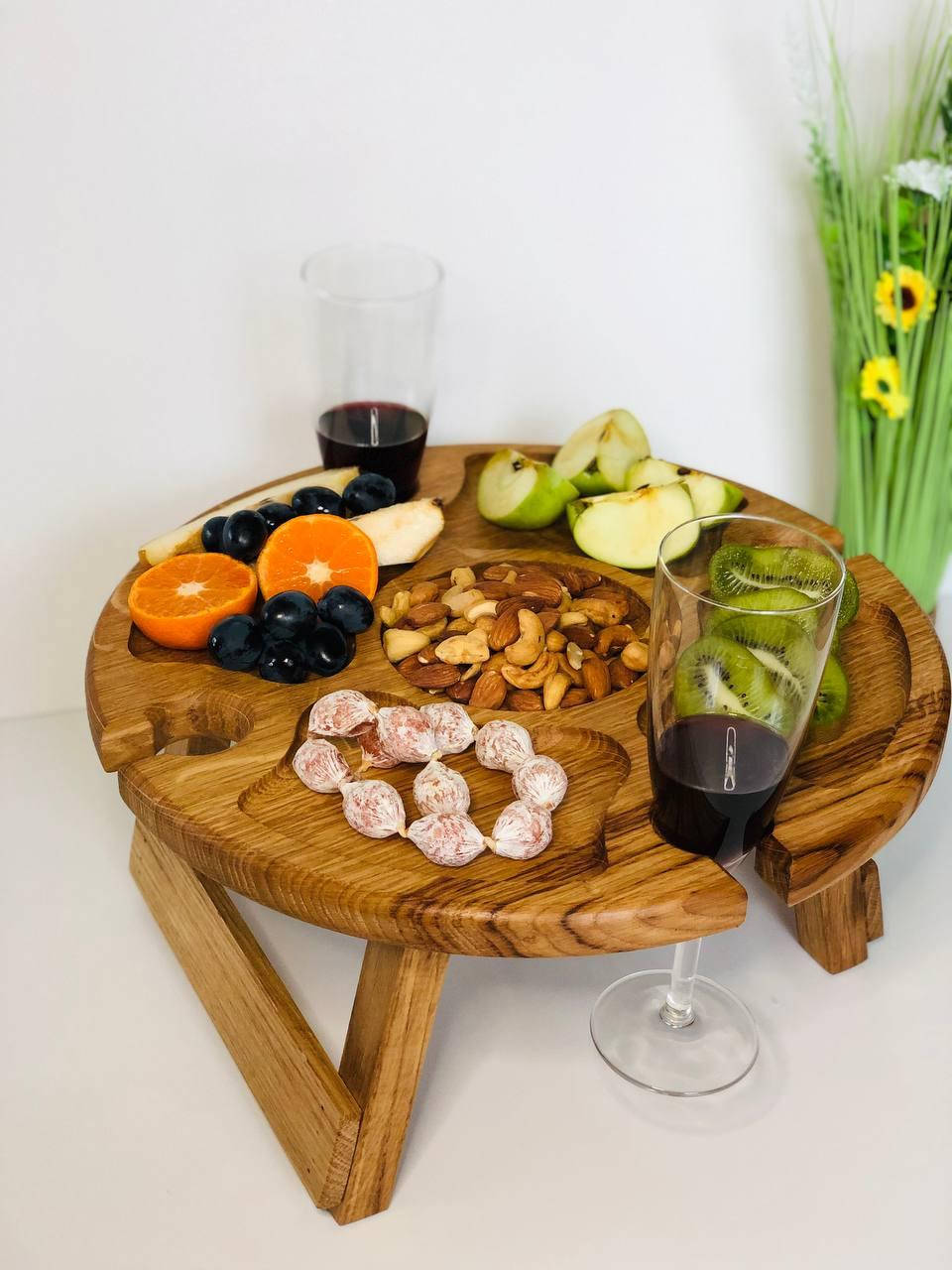 

Винный столик на 4 бокала, изготовленный из натурального дерева, дуба