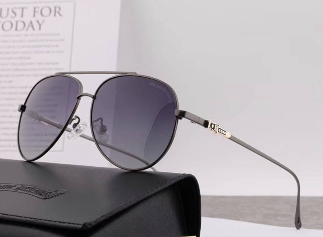 

Мужские солнцезащитные очки Chrome Hearts (5075) поляризация, Серый
