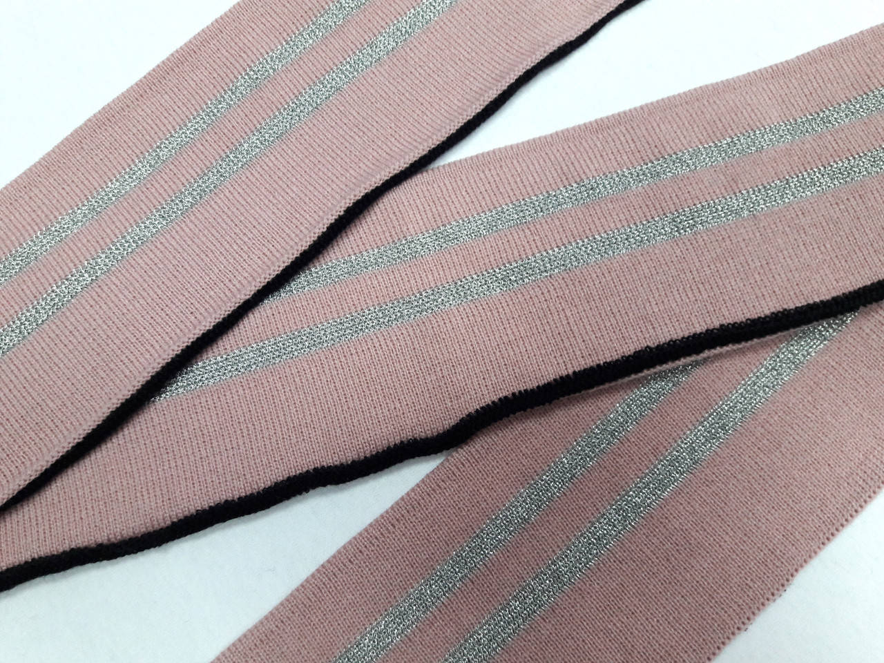 

Резинка манжетная одинарная 8 см (пудра с 2 - мя люрексовыми полосами серебро) (арт. 20285)