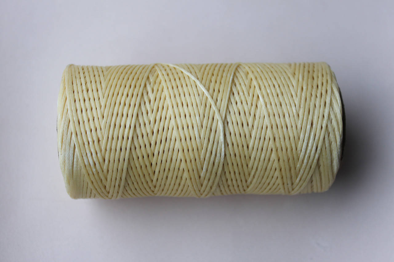 

Нитка вощёная плоская, толщина - 1 мм, цвет - бежевый, 130 метров, артикул СК 5264