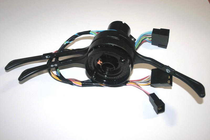 

Переключатель подрулевой (тубус) ВАЗ-2104, 2105, 2107 Санкт Петербург. Оригинал.