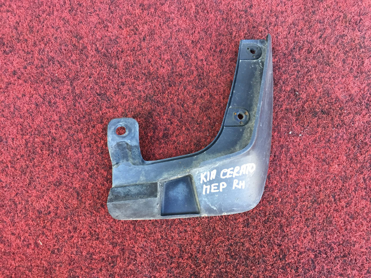 

Брызговик передний правый Kia Cerato 86821-2F000