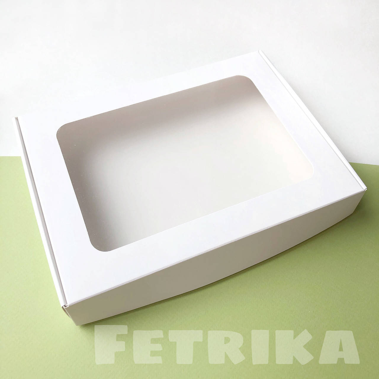 

Коробка из крафт-картона с окошком 200*150*30 мм, Белая