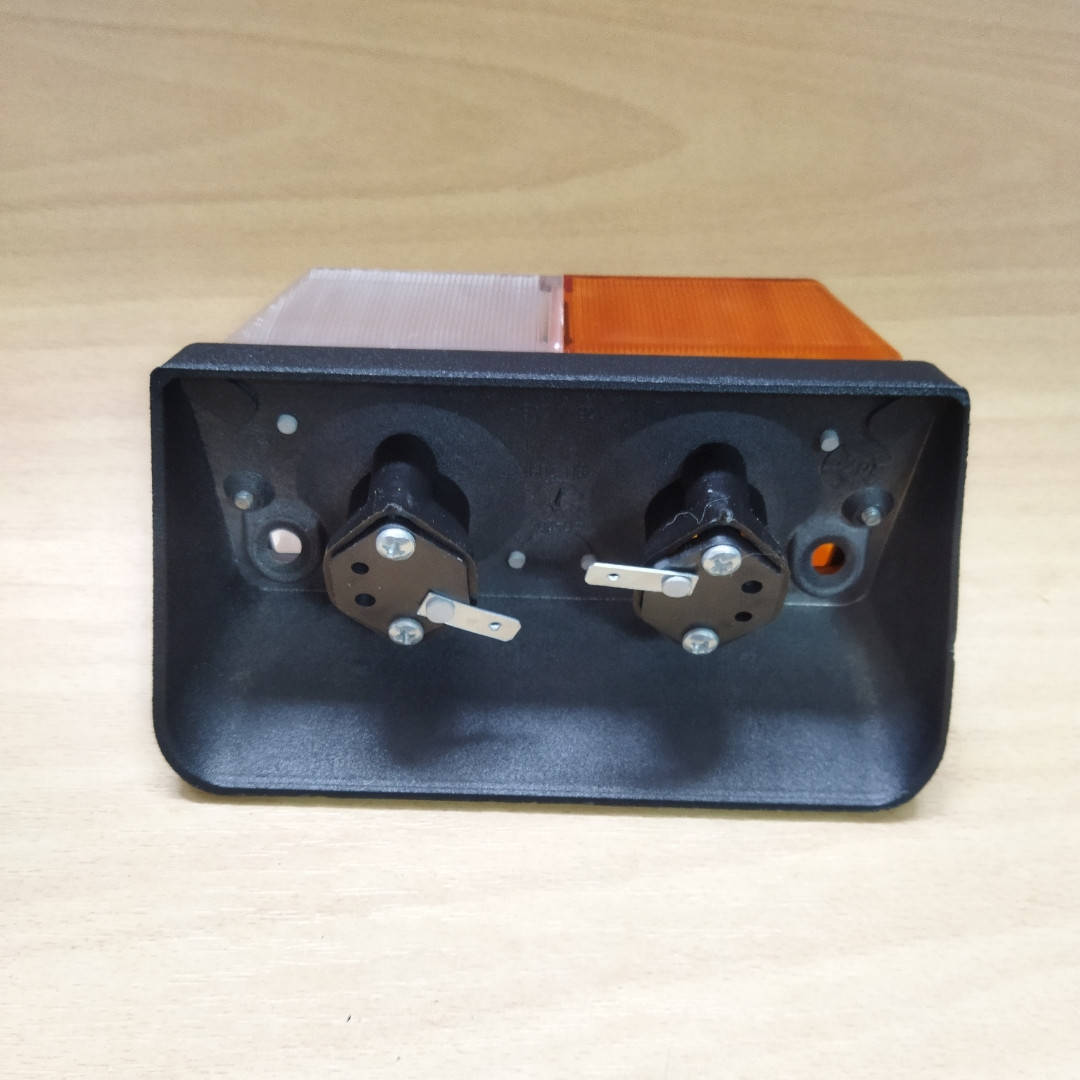 

Фонарь передний МТЗ, ЮМЗ металлический корпус