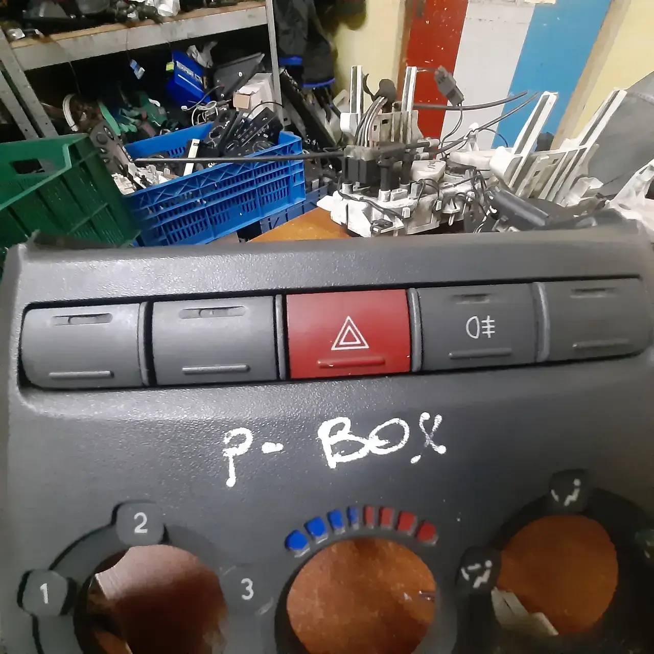 

Блок кнопок (аварийка, противотуманка) Peugeot Boxer Citroen Jumper Fiat Ducato 7353387570