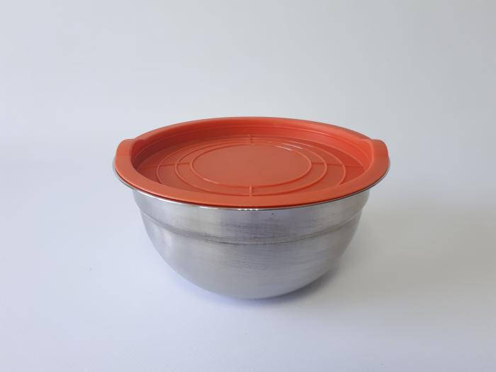 

Миска нержавеющая матовая, с пластмассовой крышкой d 18 cm, h 9 cm. (1.2 л.)