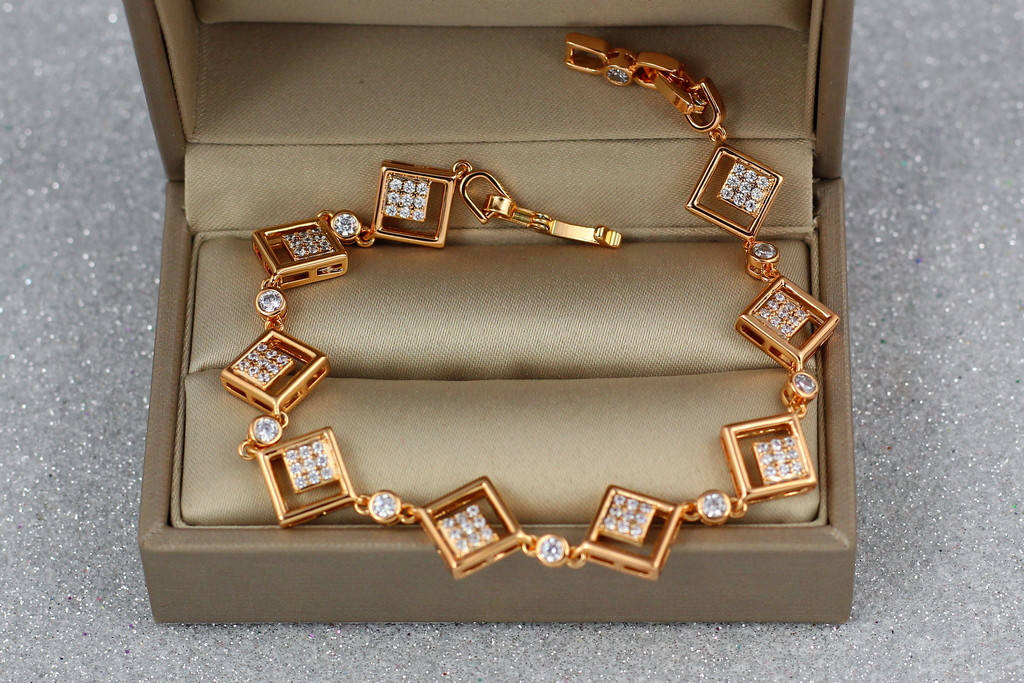 

Браслет Xuping Jewelry двойной ромб с фианитами внутри 19 см 10 мм золотистый