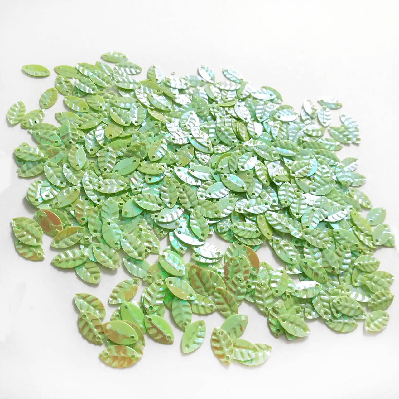 

Пайетки Листики салатовые 5 грамм